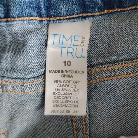 Time and Tru Ladie's Denim Shorts - Picture 7 of 7